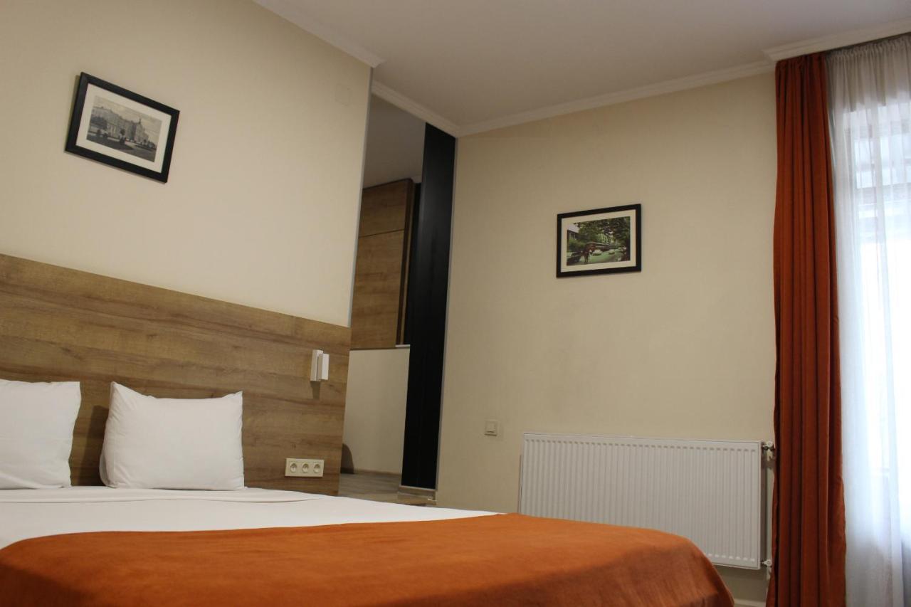 Boutique Hotel 32 Батуми Екстериор снимка