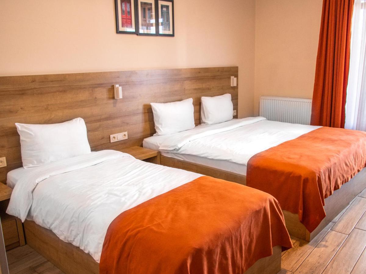 Boutique Hotel 32 Батуми Екстериор снимка