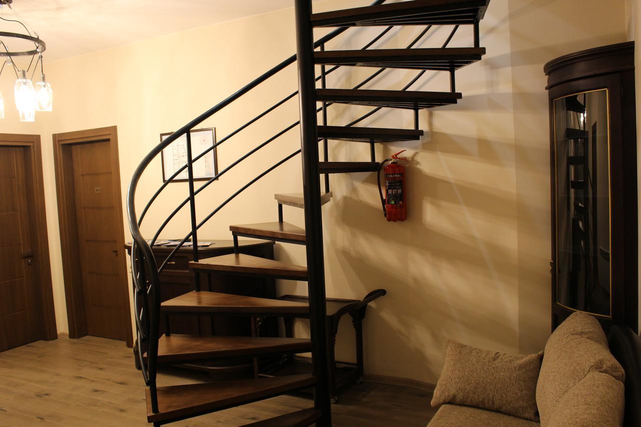 Boutique Hotel 32 Батуми Екстериор снимка