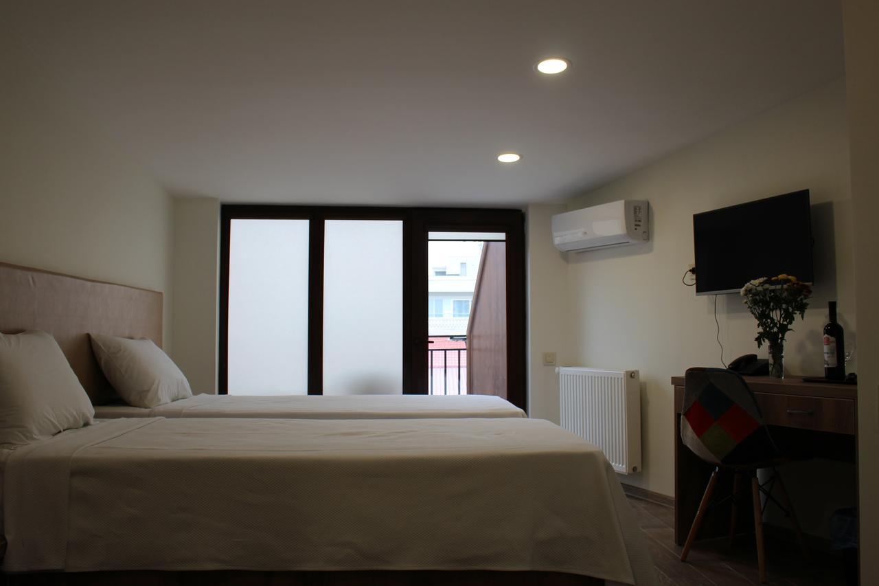 Boutique Hotel 32 Батуми Екстериор снимка