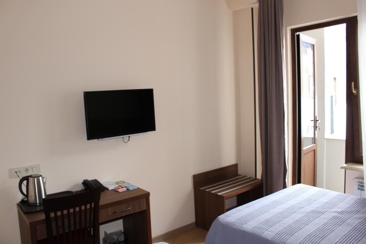 Boutique Hotel 32 Батуми Екстериор снимка