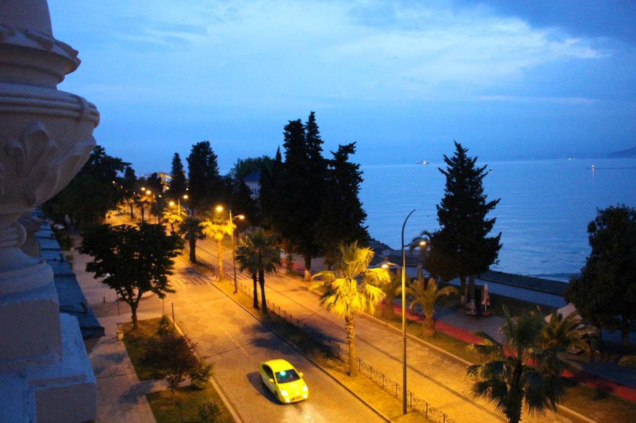 Boutique Hotel 32 Батуми Екстериор снимка